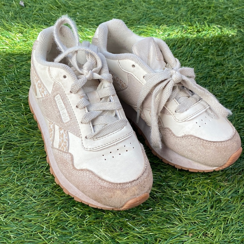 Reebok Girls Size 12c Gently used.